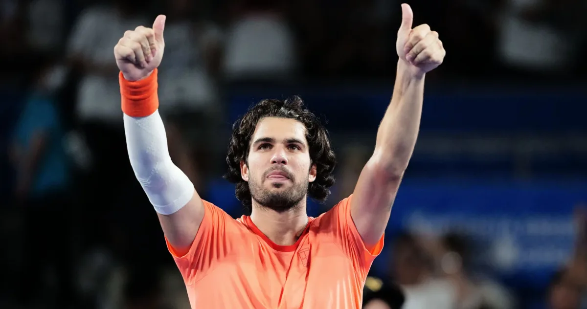Alcaraz recovers from 2-6 down in tiebreak, sweeps past Arnaldi into Tokyo quarterfinals